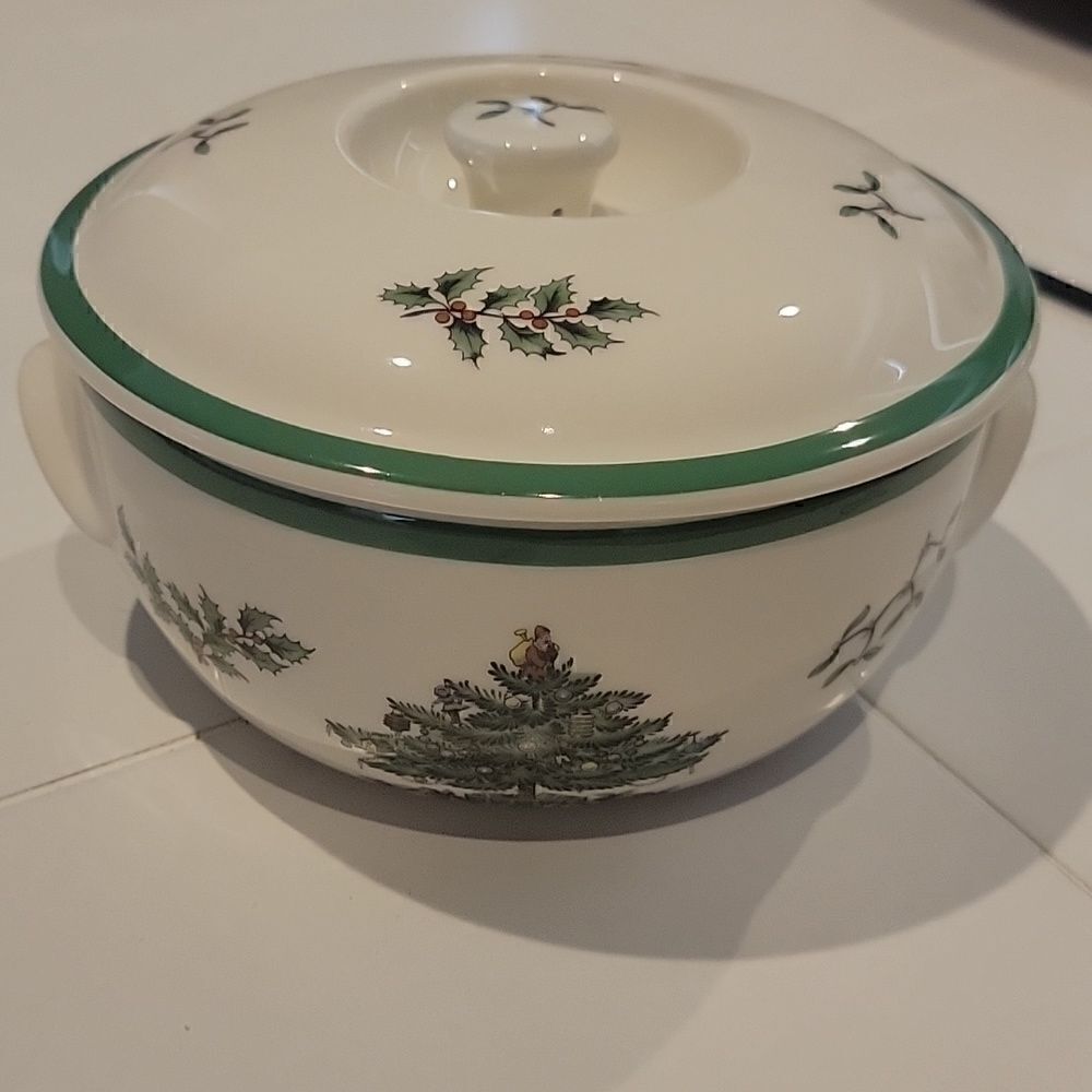 Spode 6 1/2" earthenware covered dish